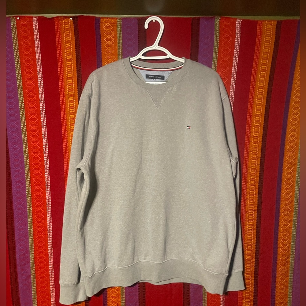 Grey Tommy Hilfiger sweatshirt
